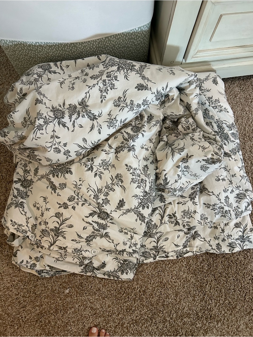 IKEA Alvine Kvist white and gray floral botanical duvet cover